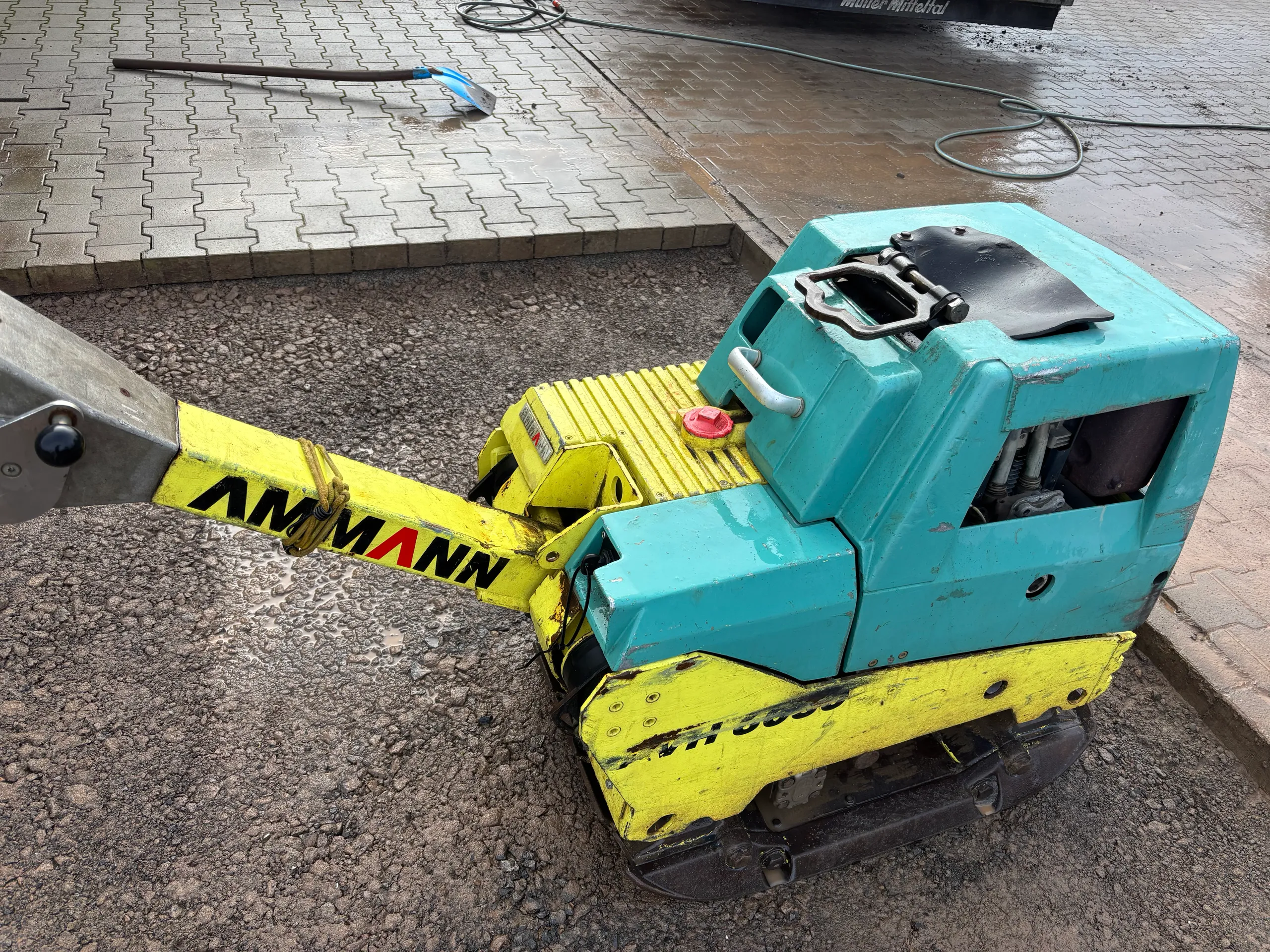 Rüttelplatte Ammann AVH 6030 Ansicht 2
